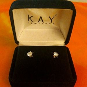 Diamond earrings. Carat size ??